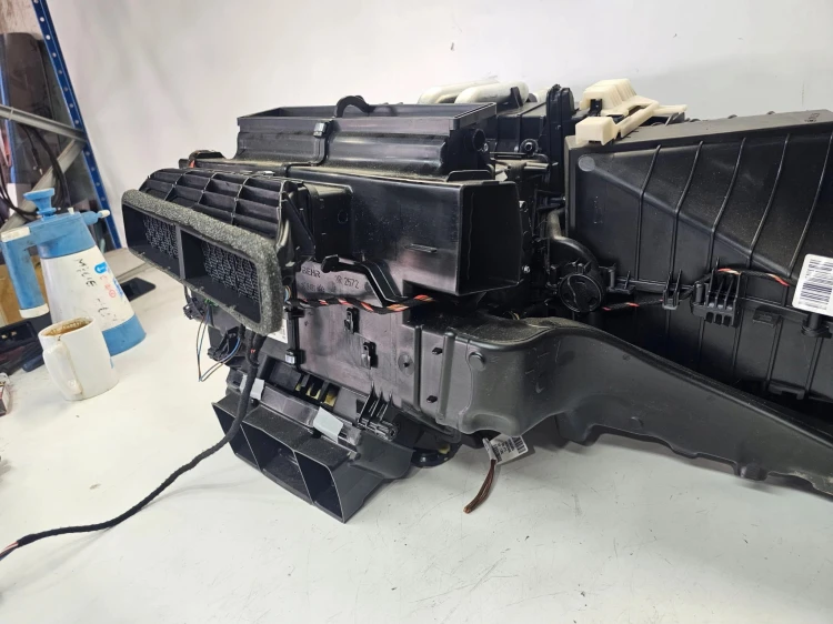 NAGRZEWNICA KOMPLETNA AUDI A4 B8 Q5 8K1820005AS