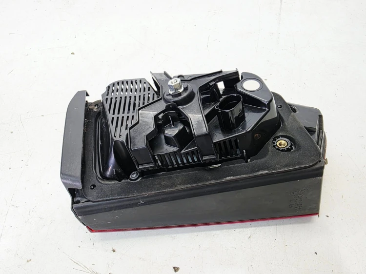 LAMPA PRAWY TYŁ LED W KLAPĘ AUDI A6 C7 LIFT AVANT 4G9945094E