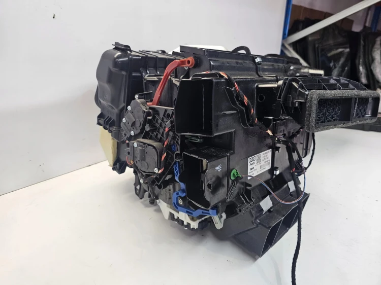 NAGRZEWNICA KOMPLETNA AUDI A4 B8 Q5 8K1820005AS