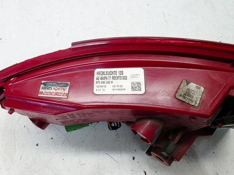 LAMPA PRAWY TYŁ Z BŁOTNIKA LED AUDI A5 8T LIFT 8T0945096H USZKODZONA
