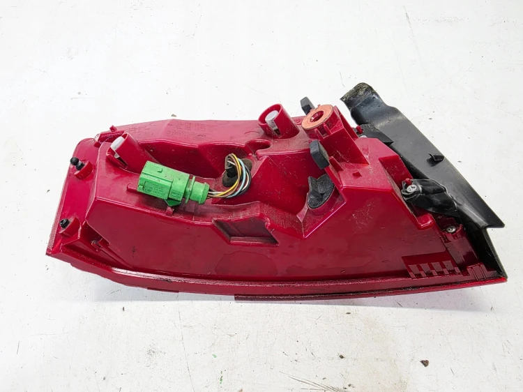 LAMPA PRAWY TYŁ Z BŁOTNIKA LED AUDI A5 8T LIFT 8T0945096H USZKODZONA