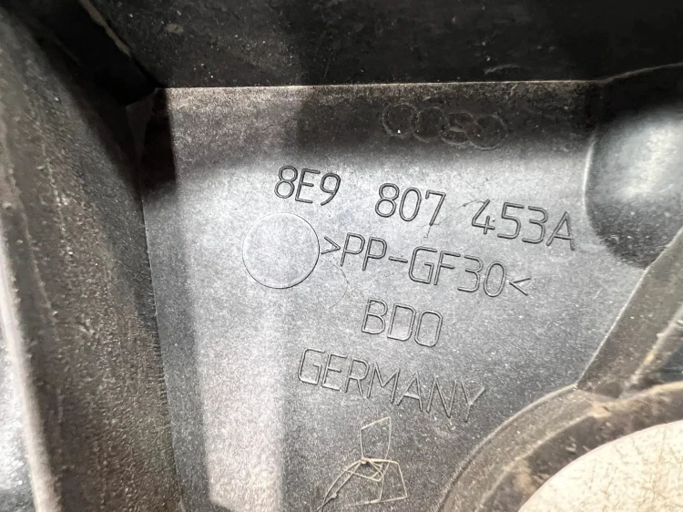ŚLIZG ZDERZAKA LEWY TYŁ AUDI A4 B6 B7 AVANT 8E9807453A
