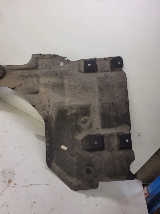 OSŁONA PŁYTA PODWOZIA LEWY T AUDI A8 D4 4H4825213C