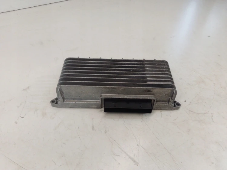 WZMACNIACZ RADIA AUDI A4 A5 Q5 8T0035223AB