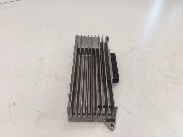 WZMACNIACZ RADIA AUDI A4 A5 Q5 8T0035223AB