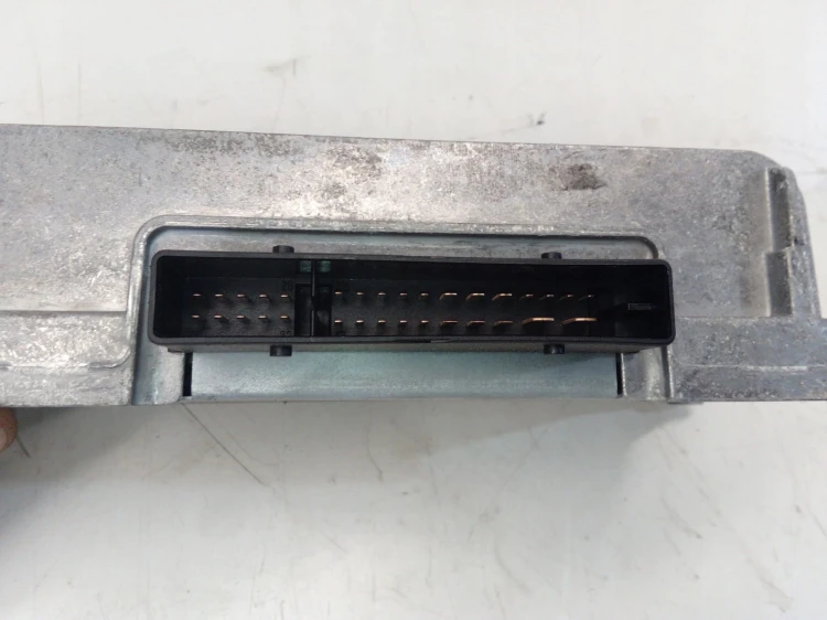 WZMACNIACZ RADIA AUDI A4 A5 Q5 8T0035223AB