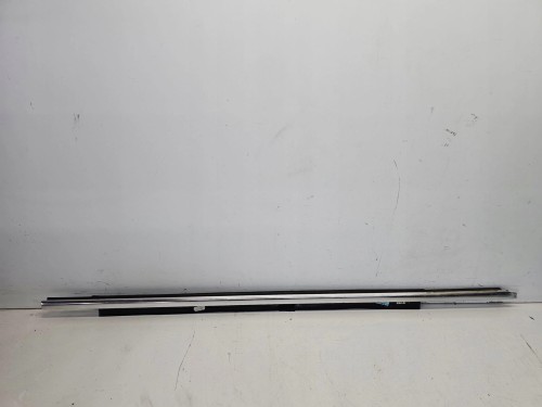 LISTWA CHROM DRZWI PRAWY PRZÓD AUDI Q3 8U 8U0853284