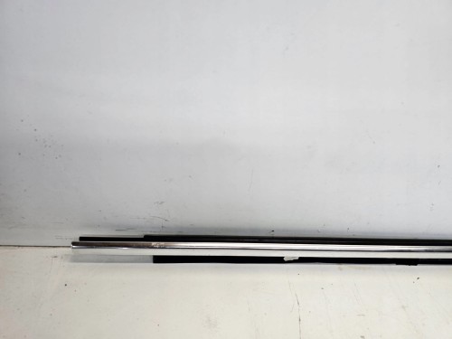 LISTWA CHROM DRZWI PRAWY PRZÓD AUDI Q3 8U 8U0853284