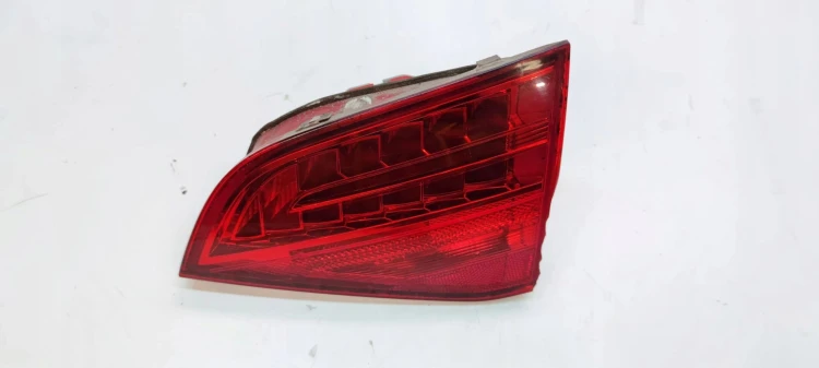 LAMPA PRAWY TYŁ W KLAPĘ AUDI A4 B8 KOMBI LED 8K9945094B