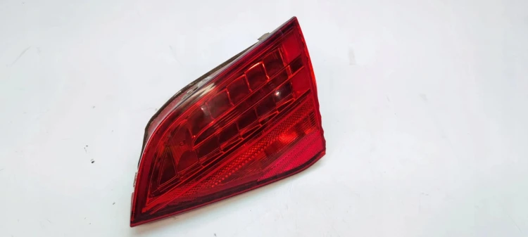 LAMPA PRAWY TYŁ W KLAPĘ AUDI A4 B8 KOMBI LED 8K9945094B