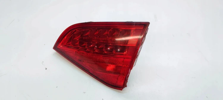 LAMPA PRAWY TYŁ W KLAPĘ AUDI A4 B8 KOMBI LED 8K9945094B