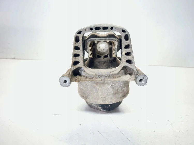ŁAPA WSPORNIK PODUSZKA SILNIKA PRAWA AUDI A4 B9 A5 8W 2.0 TDI 8W0199372CD