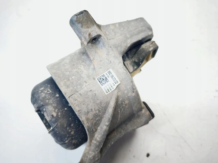 ŁAPA WSPORNIK PODUSZKA SILNIKA PRAWA AUDI A4 B9 A5 8W 2.0 TDI 8W0199372CD