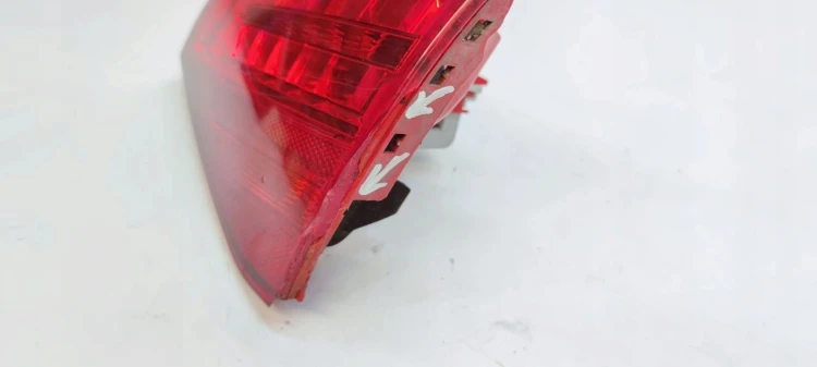 LAMPA PRAWY TYŁ W KLAPĘ AUDI A4 B8 KOMBI LED 8K9945094B