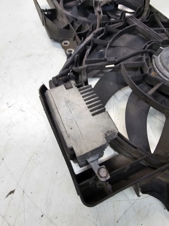 WENTYLATOR WENTYLATORY AUDI A6 C6 2.4 3.2 FSI 4F0121003N
