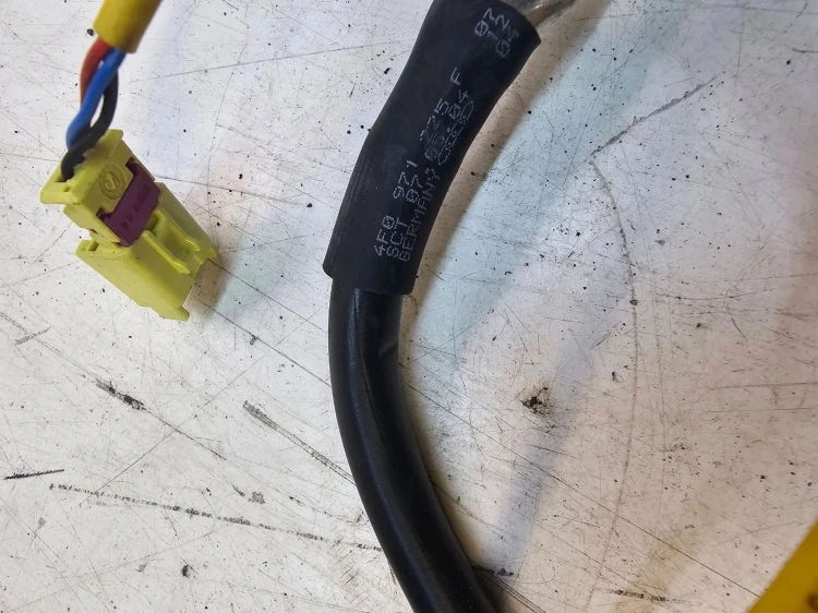 KLEMA PLUSOWA AUDI A6 C6 4F0971225F