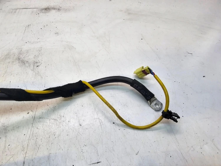 KLEMA PLUSOWA AUDI A6 C6 4F0971225F