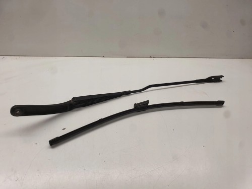 RAMIE WYCIERACZKI PRAWE AUDI A5 A4 B8 8T1955408A