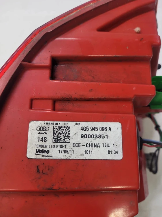 LAMPA PRAWY TYŁ W BŁOTNIK AUDI A6 C7 4G5945096A
