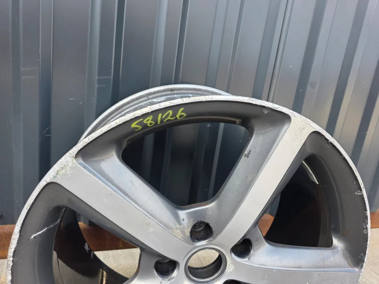 FELGA ALUMINIOWA AUDI VW SEAT SKODA 9.0J R20 ET60 4L0601025H S8/26
