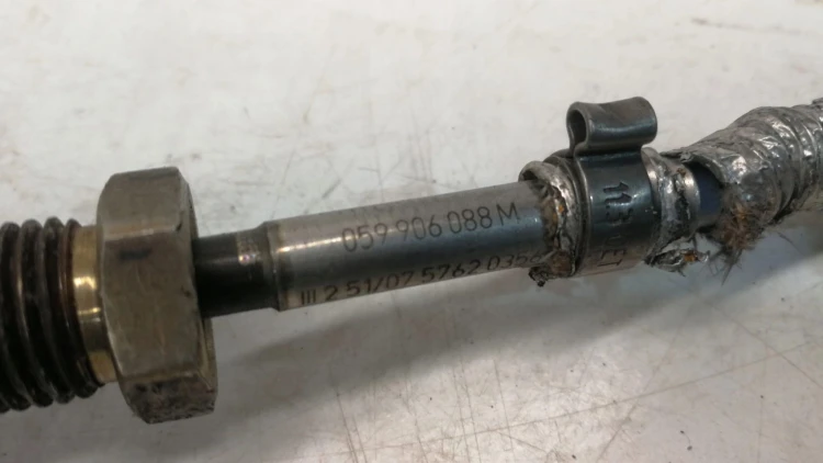 CZUJNIK TEMPERATURY SPALIN AUDI VW 059906088M