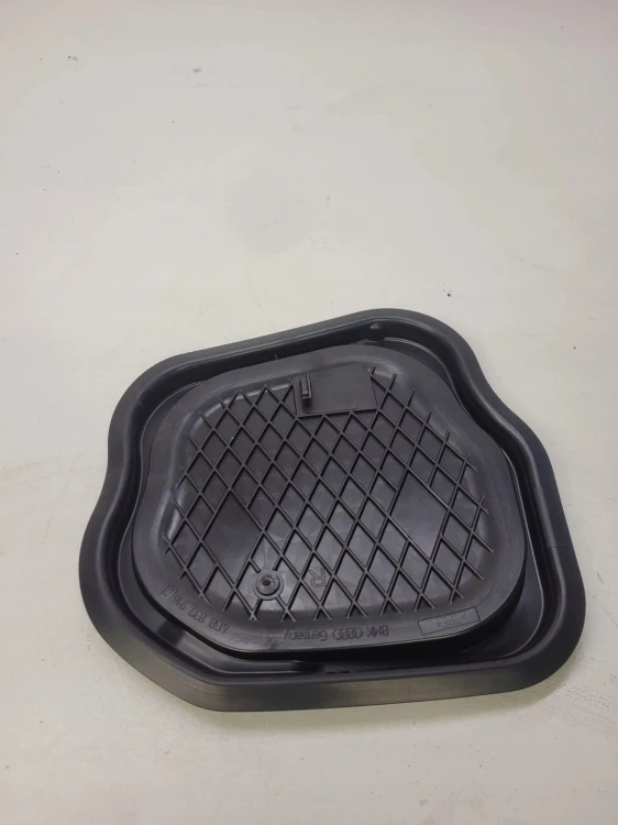 ZAŚLEPKA MASKOWNICA DRZWI PRAWA AUDI A7 4G8837916C