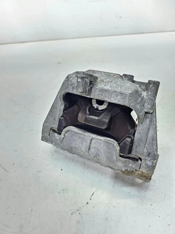 ŁAPA PODUSZKA SILNIKA AUDI VW SEAT SKODA 8J0199262 2.0 TFSI