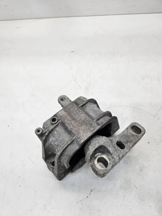 ŁAPA PODUSZKA SILNIKA AUDI VW SEAT SKODA 8J0199262 2.0 TFSI