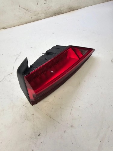 LAMPA PRAWY TYŁ W KLAPĘ AUDI A6 C8 4K5945076