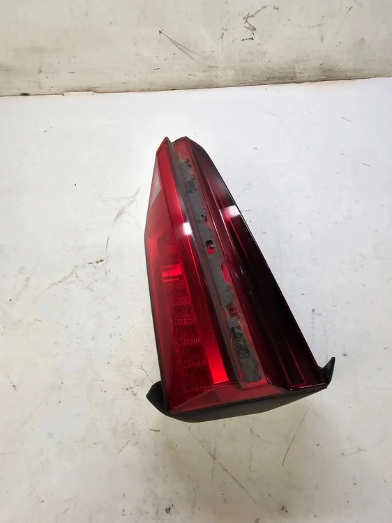LAMPA PRAWY TYŁ W KLAPĘ AUDI A6 C8 4K5945076