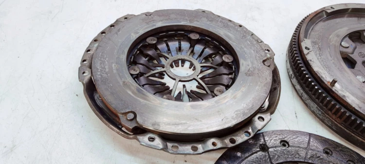 SPRZĘGŁO TARCZA DOCISK DWUMAS AUDI VW SEAT SKODA 2.0 TFSI 06F105266AC