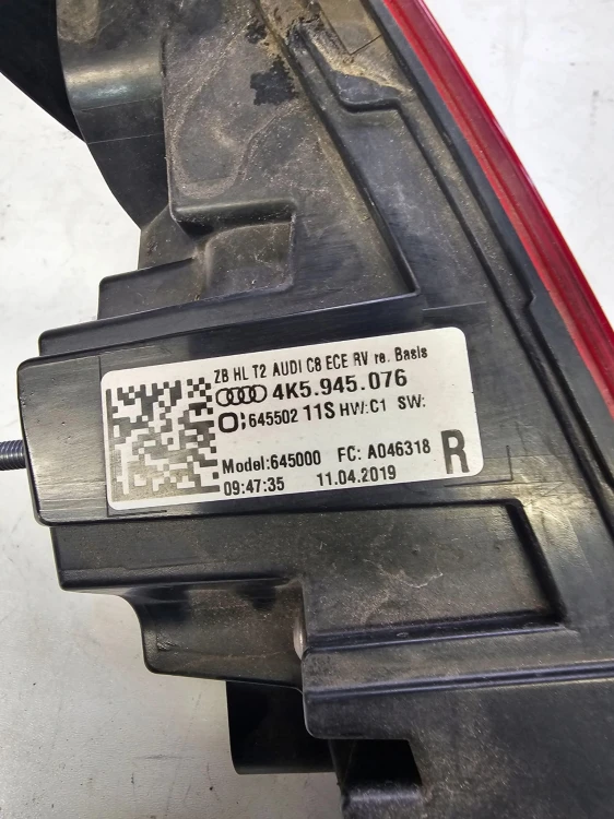 LAMPA PRAWY TYŁ W KLAPĘ AUDI A6 C8 4K5945076