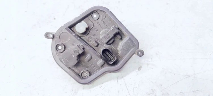 WKŁAD LAMPY PRAWY TYŁ BŁOTNIK AUDI A4 B8LIFT SEDAN