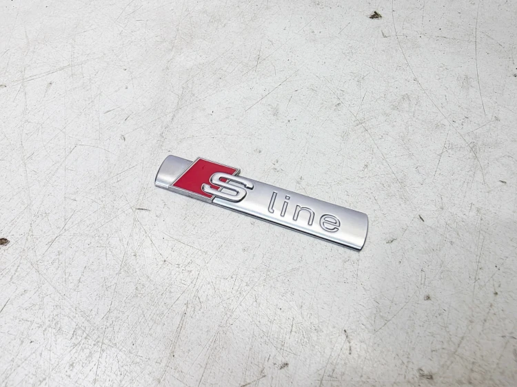 ZNACZEK EMBLEMAT S LINE AUDI A1 A2 A3 A4 A5 A6 A7 A8 Q5 Q7 8N0853601A