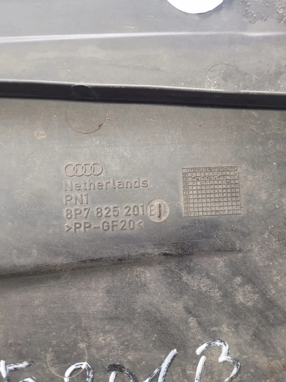 OSŁONA PODWOZIA LEWA AUDI A3 8P CABRIO 8P7825201B