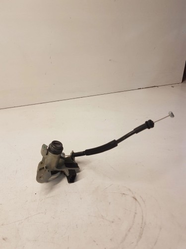 WKŁADKA ZAMEK KLAPY AUDI A3 A4 8E0827573 A C D