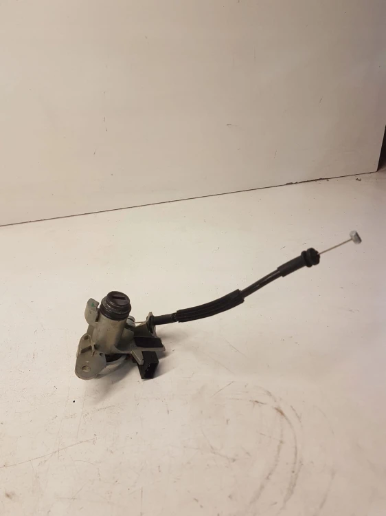 WKŁADKA ZAMEK KLAPY AUDI A3 A4 8E0827573 A C D