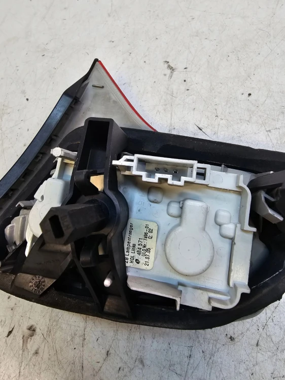 LAMPA LEWY TYŁ W KLAPĘ AUDI A4 B7 AVANT 8E9945093