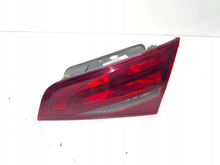 LAMPA PRAWY TYŁ W KLAPĘ AUDI A3 8V SPORTBACK 8V4945094 ZWYKŁA