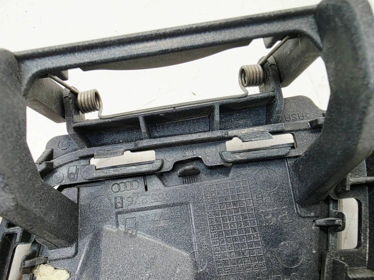 ZAŚLEPKA SPRYSKIWACZA PRAWA AUDI A4 B8 8K0955276H 8K0807788H