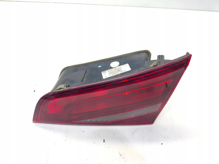 LAMPA PRAWY TYŁ W KLAPĘ AUDI A3 8V SPORTBACK 8V4945094 ZWYKŁA