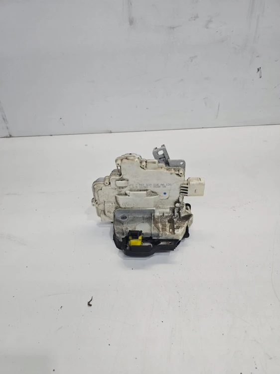 ZAMEK DRZWI PRAWY TYŁ AUDI A4 B6 B7 8E0839016AA 7-PIN