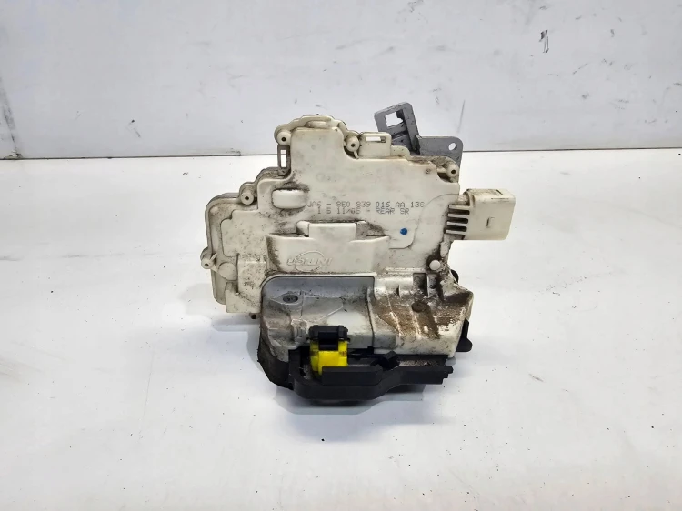 ZAMEK DRZWI PRAWY TYŁ AUDI A4 B6 B7 8E0839016AA 7-PIN