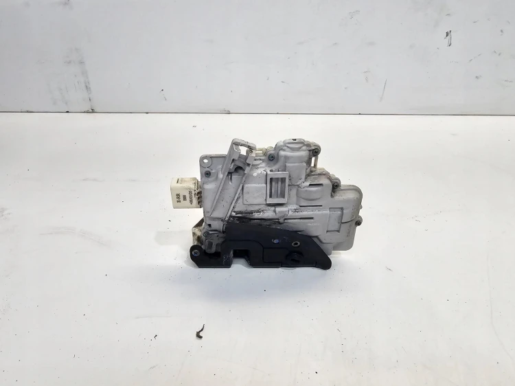 ZAMEK DRZWI PRAWY TYŁ AUDI A4 B6 B7 8E0839016AA 7-PIN