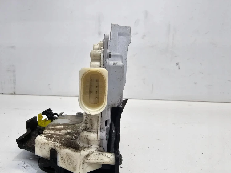 ZAMEK DRZWI PRAWY TYŁ AUDI A4 B6 B7 8E0839016AA 7-PIN