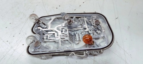 WKŁAD LAMPY W BŁOTNIK PRAWY TYŁ AUDI A6 C6 SEDAN ZWYKŁY NA ŻARÓWKI 4F5