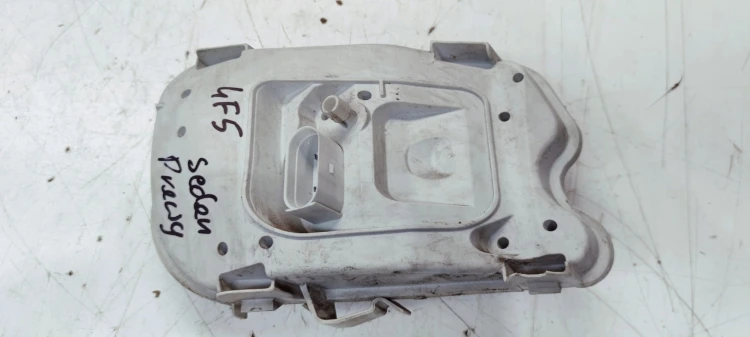 WKŁAD LAMPY W BŁOTNIK PRAWY TYŁ AUDI A6 C6 SEDAN ZWYKŁY NA ŻARÓWKI 4F5