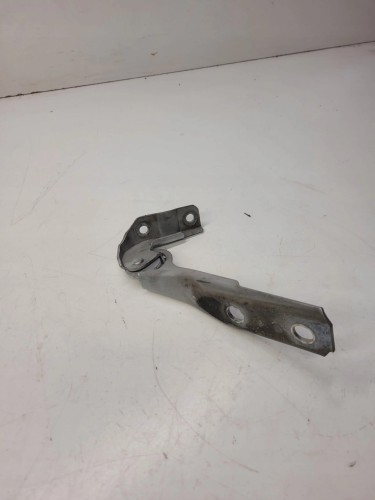 ZAWIAS MASKI LEWY AUDI A3 8P LIFT 8P0823301