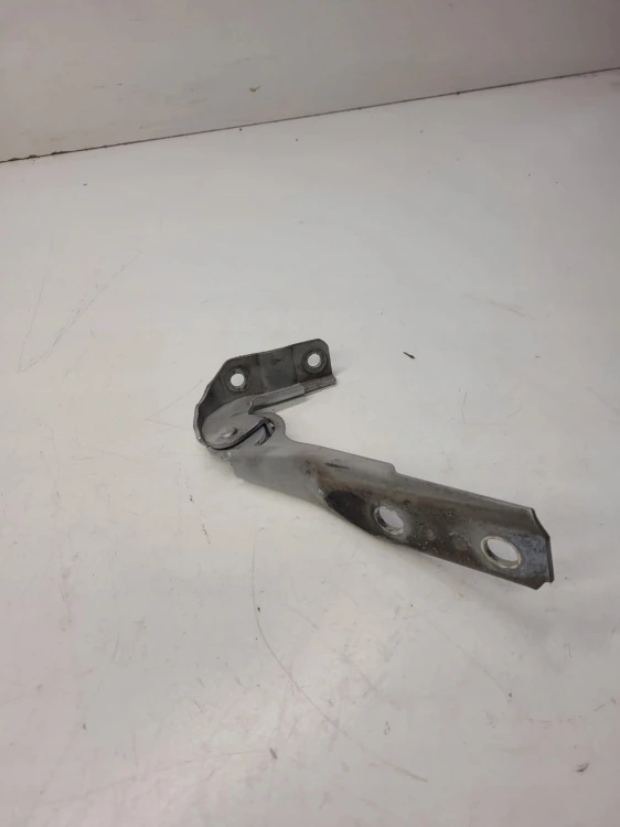 ZAWIAS MASKI LEWY AUDI A3 8P LIFT 8P0823301