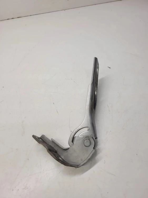 ZAWIAS MASKI LEWY AUDI A3 8P LIFT 8P0823301